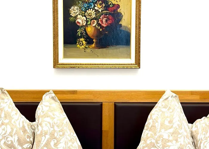 Comfy 93 Sqm Apartment *